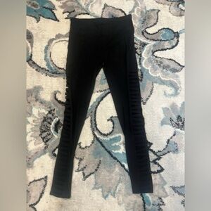Betsey Johnson performance Women's Black Side Cut Out Leggings Sz s Yoga Workout